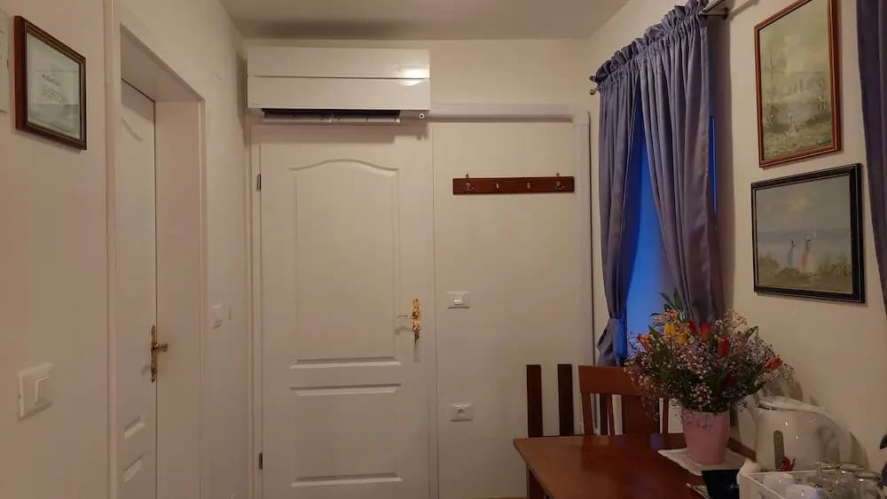 Economy Double room with balcony and with mountain view full double bed