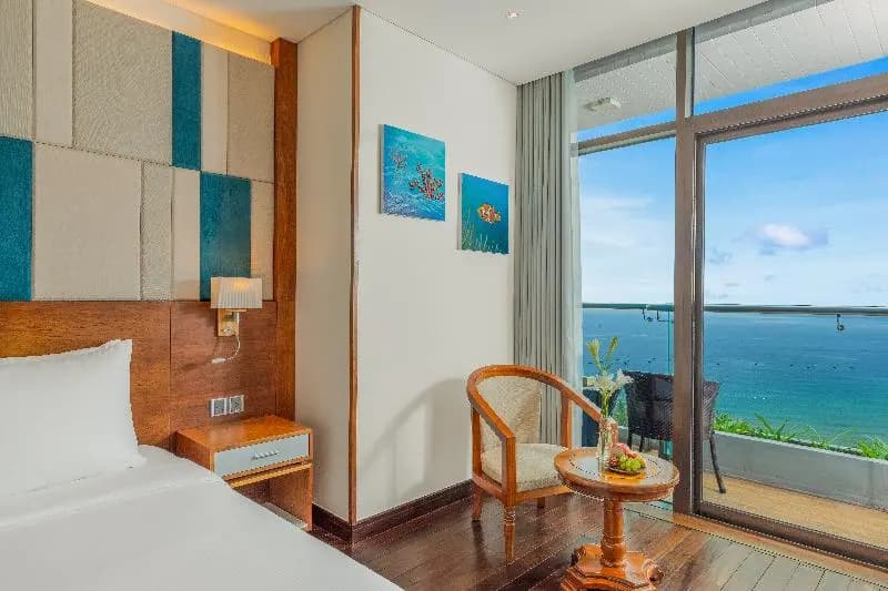 Deluxe Double room with balcony and with ocean view full double bed