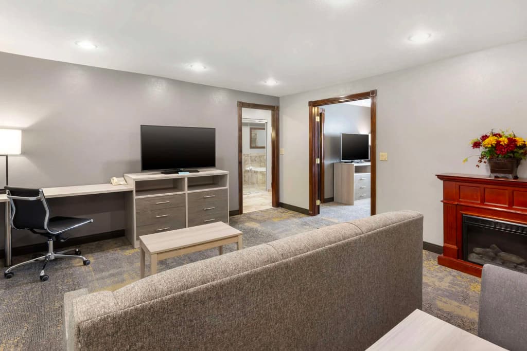 Double Suite full double bed