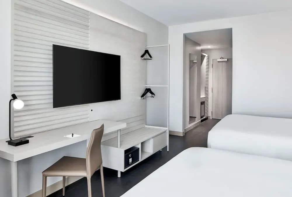 Standard Quadruple room with harbour view