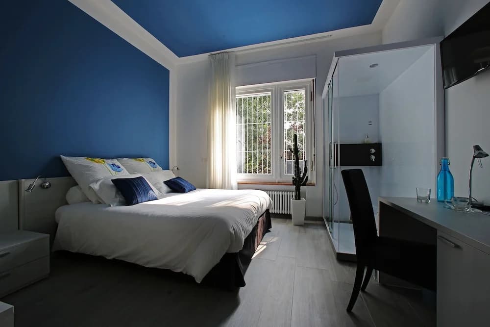 Deluxe Double room with balcony and with garden view full double bed