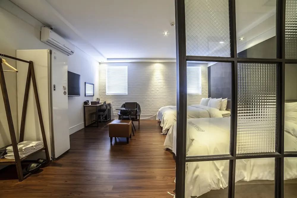 1 Bedroom Deluxe Double room twin beds