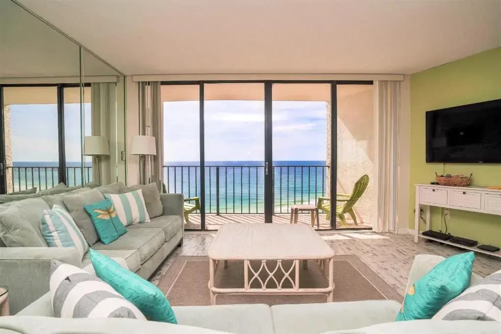 2 Bedrooms Apartment with sea view