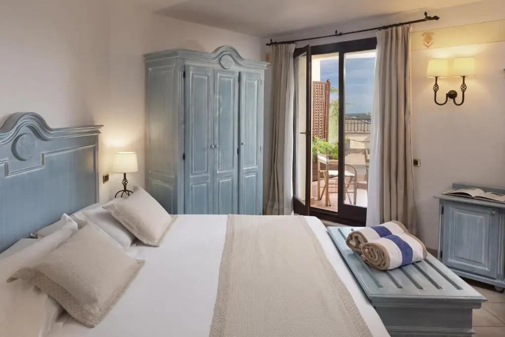 Superior room with pool view