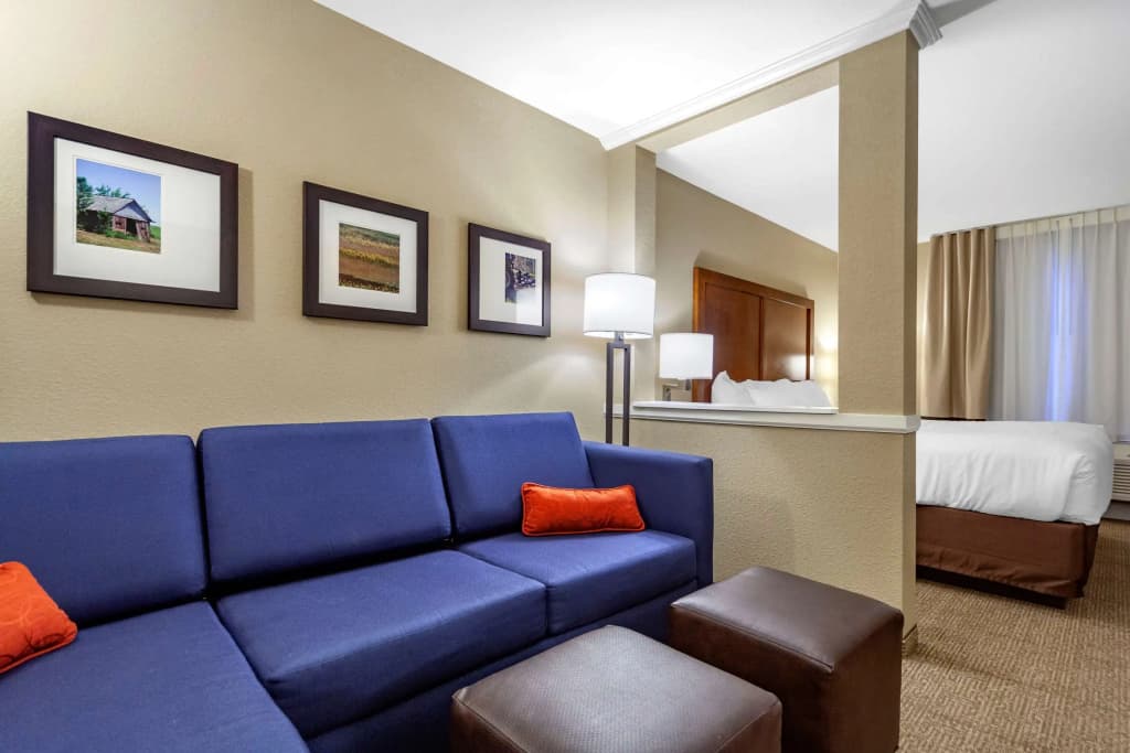 Double Suite full double bed