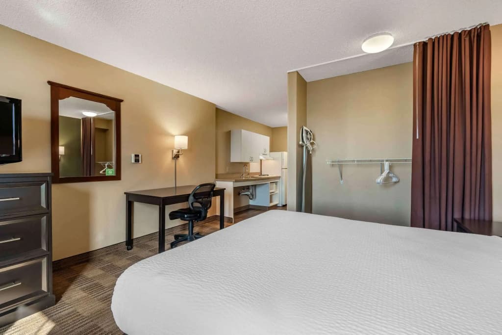 Double Suite full double bed