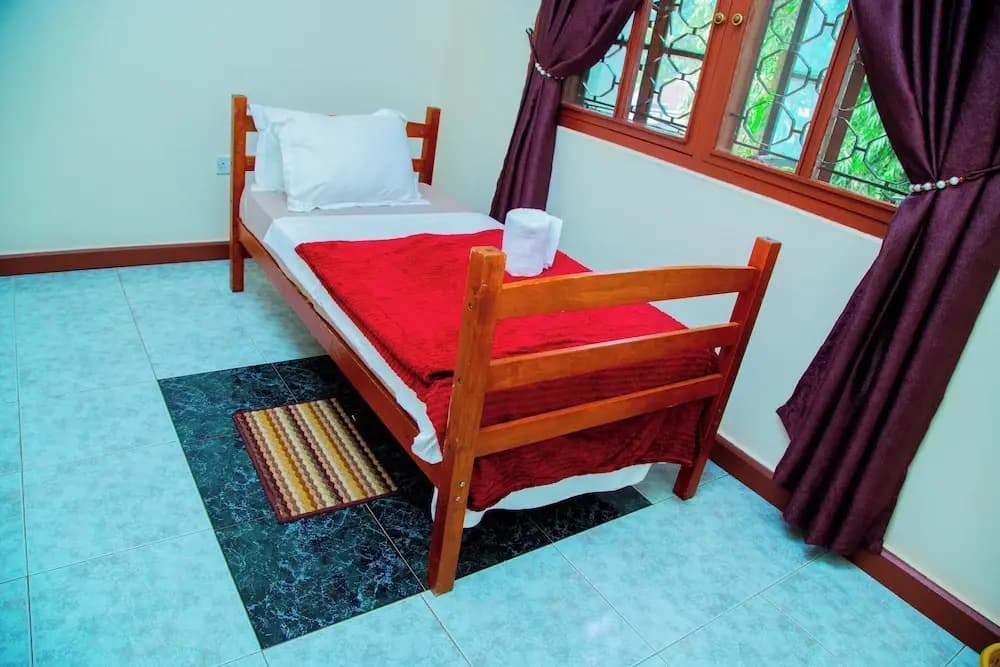 1 Bedroom Economy Single room with mountain view