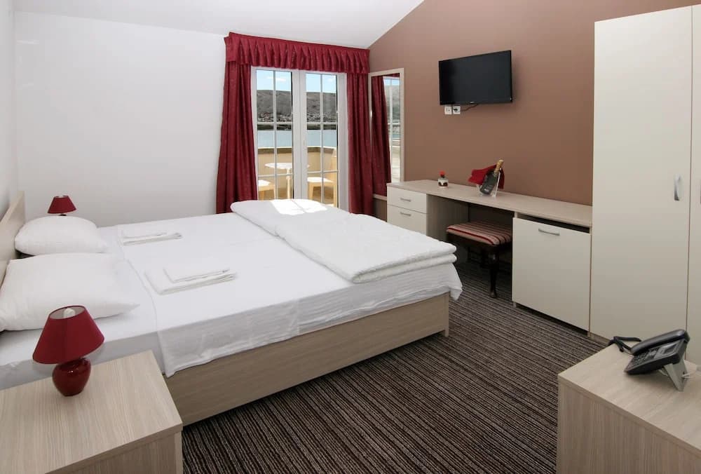 Standard Double room with sea view full double bed