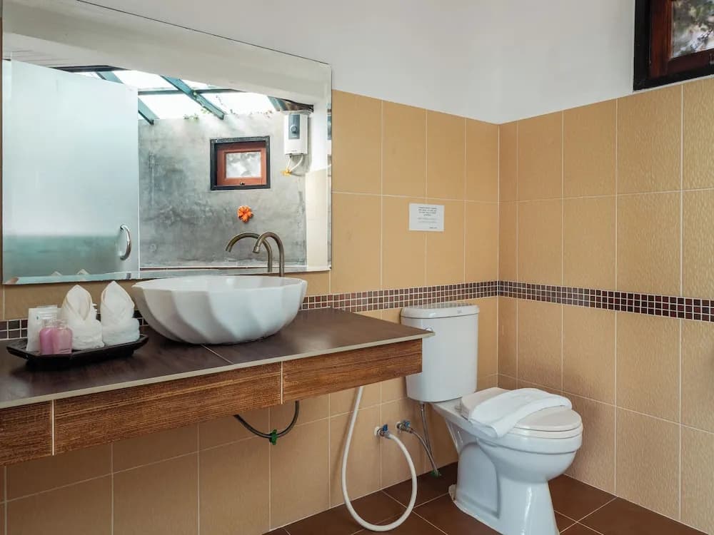 Deluxe Double Villa with balcony and beachfront full double bed