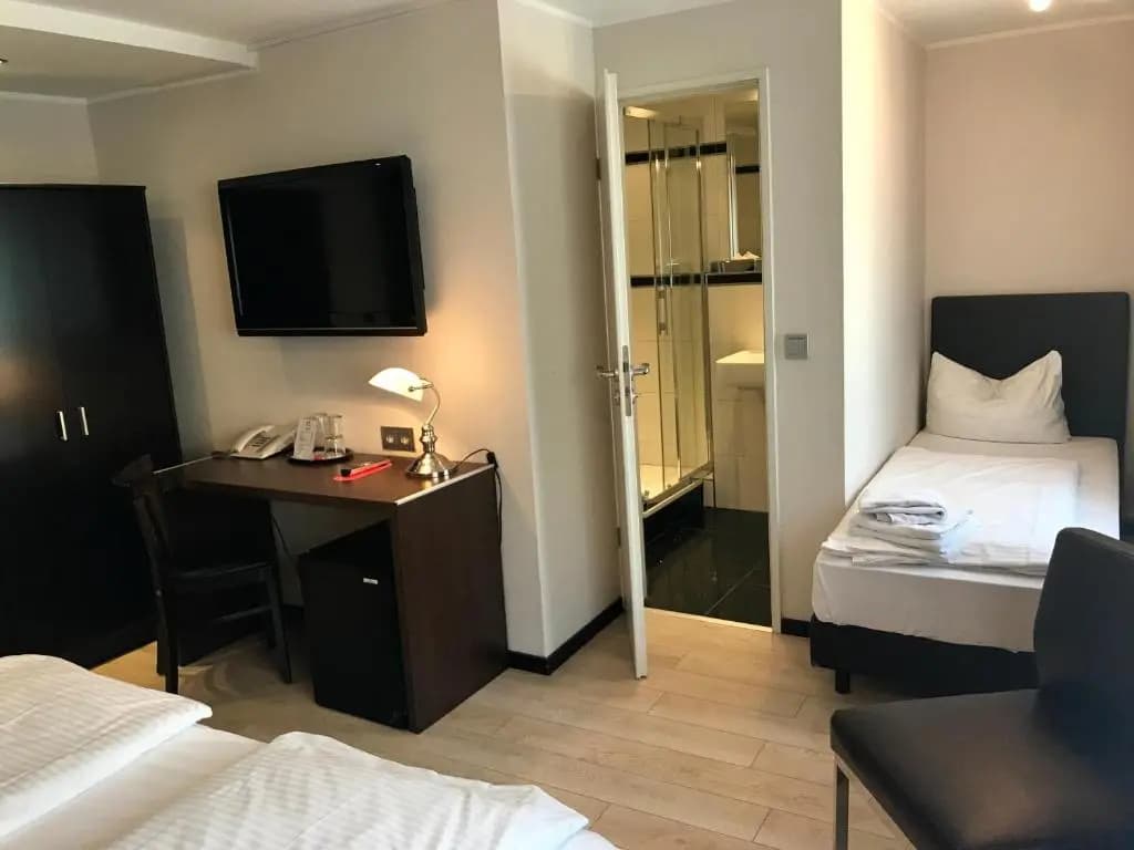 Standard Triple room