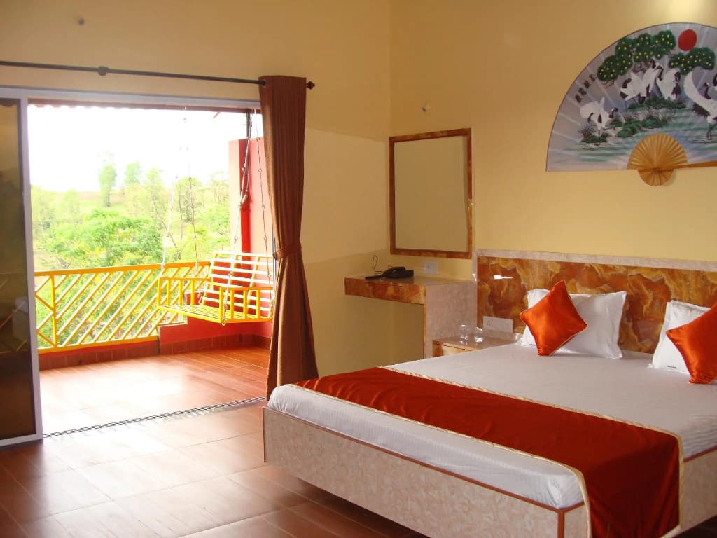 Superior Double room with pool view full double bed