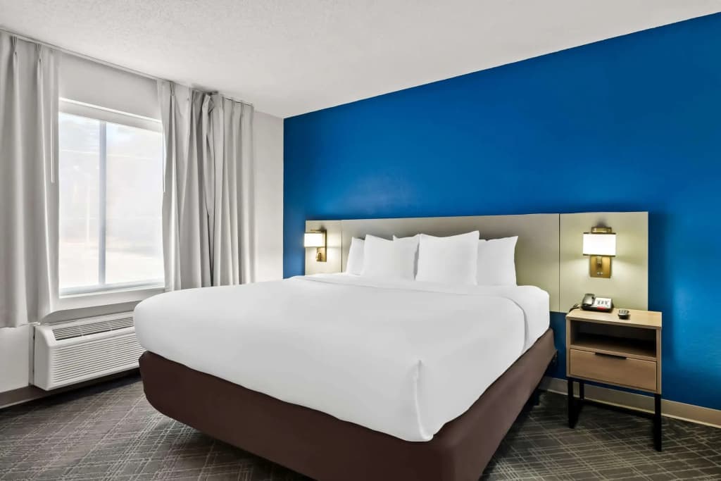Double Suite full double bed
