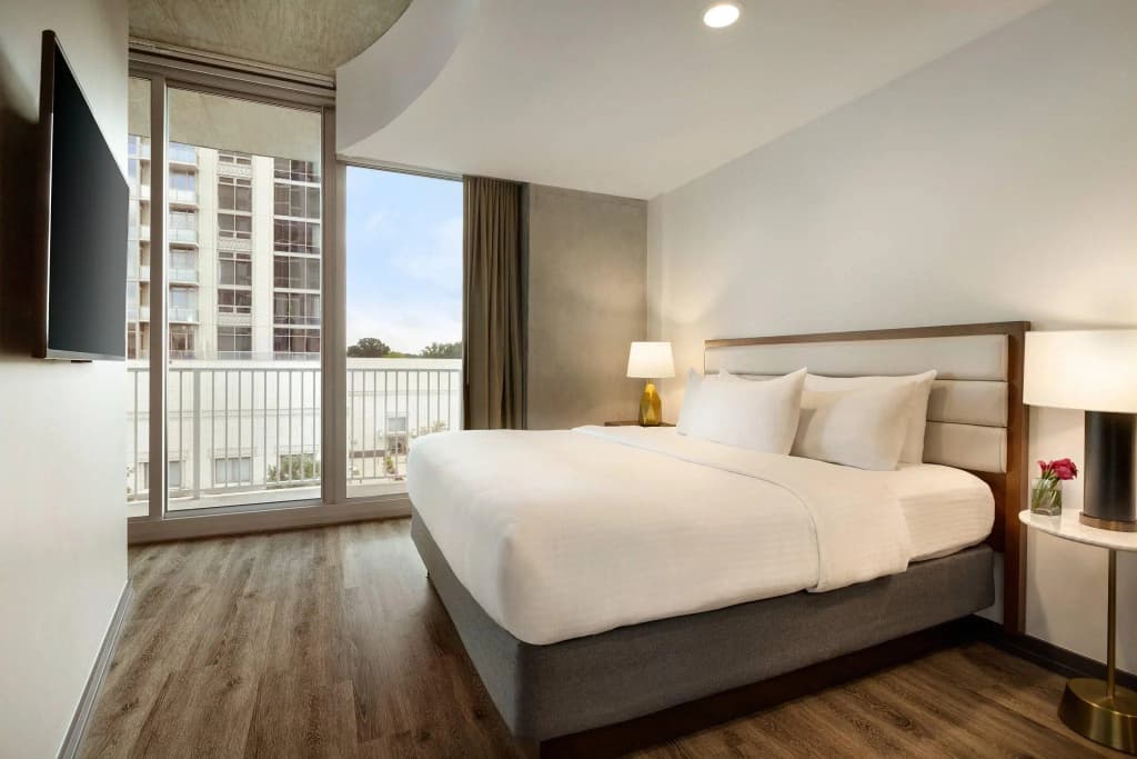 1 Bedroom Double Suite with balcony full double bed