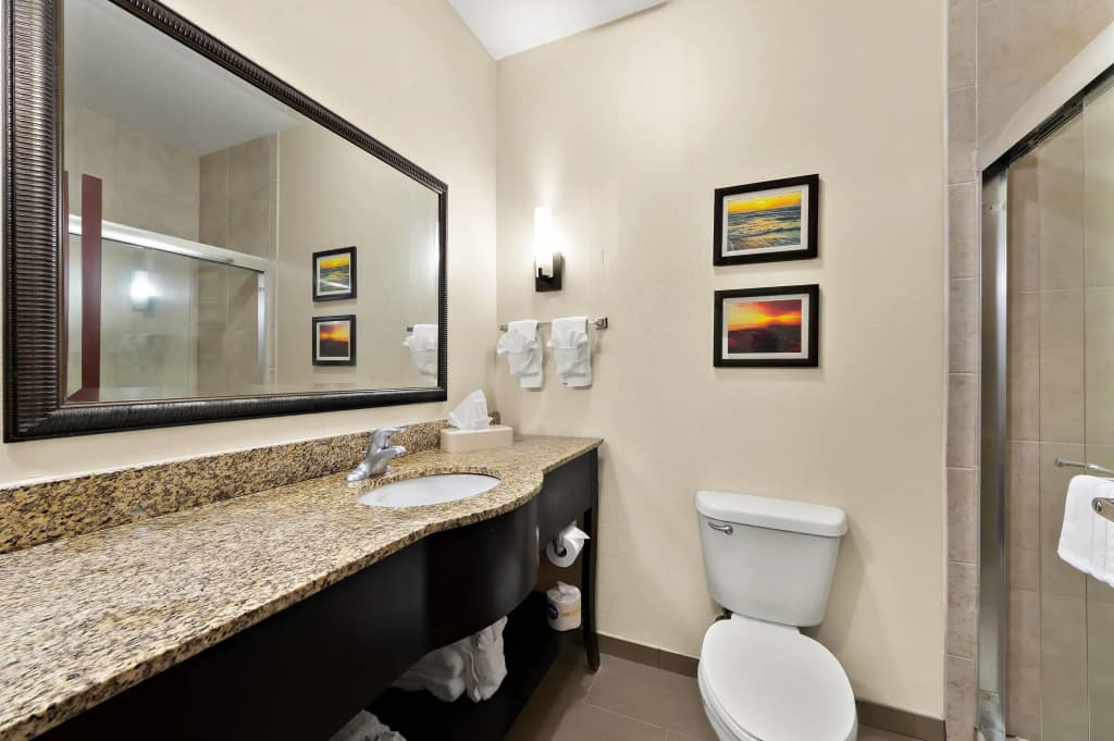 Double Suite full double bed