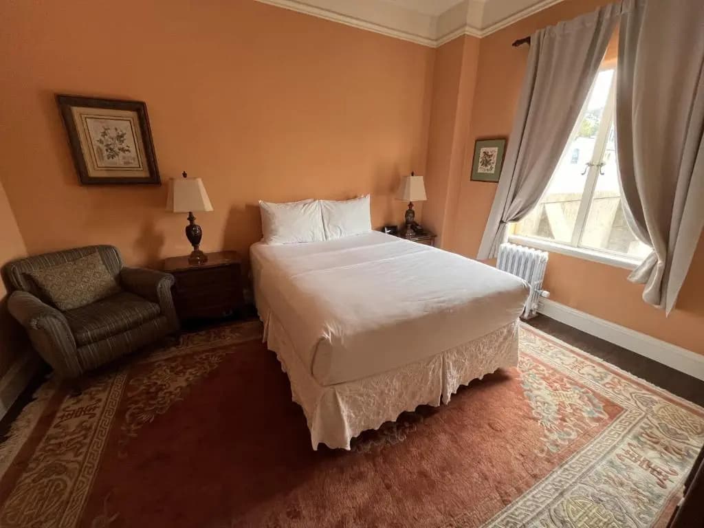 Standard room with city view