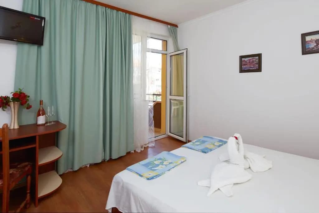 Standard Double room with balcony full double bed