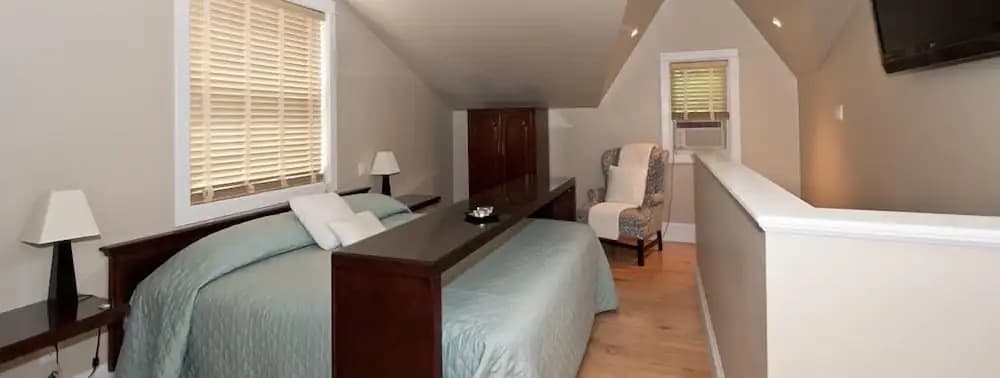 Double Suite with pool view full double bed
