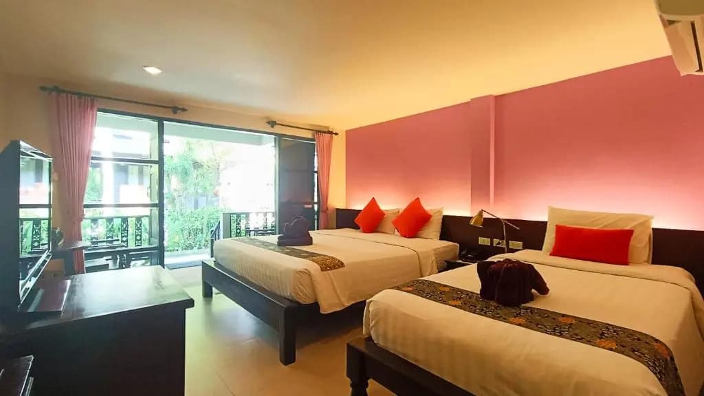 Standard Triple room with garden view
