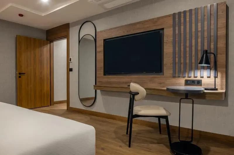 Double Suite with balcony full double bed