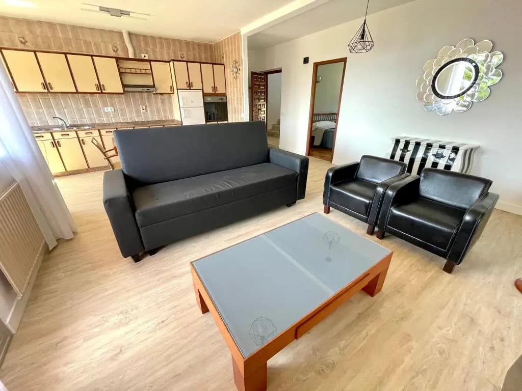 3 Bedrooms Apartment