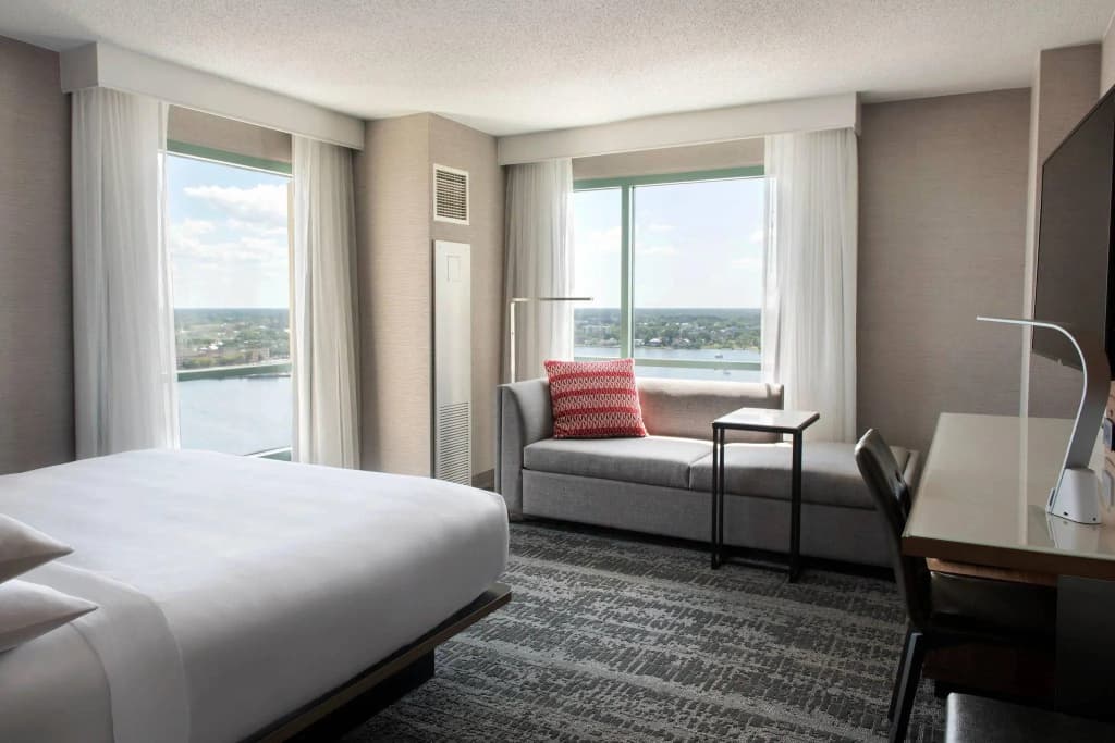 Standard Double room with river view full double bed