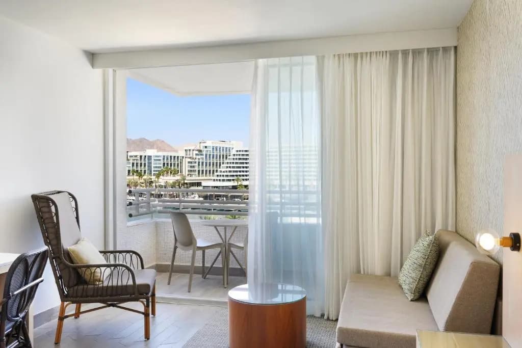 Standard room with mountain view