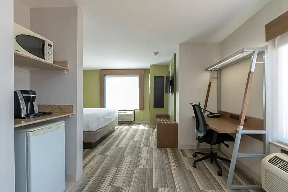 1 Bedroom Double Suite full double bed
