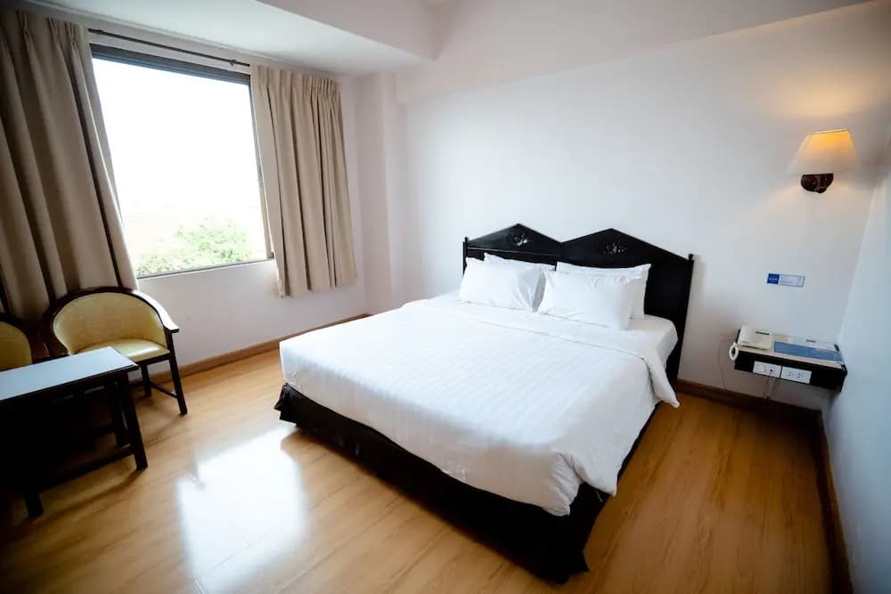 Standard Double room with city view full double bed