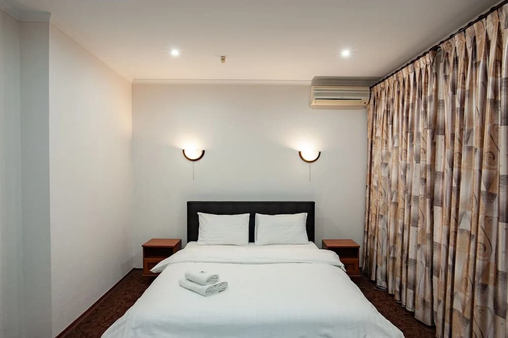 1 Bedroom Superior Double room with courtyard view full double bed