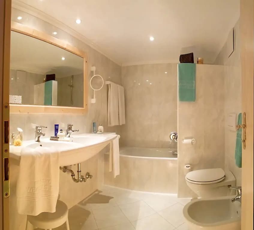 Superior Double room with balcony full double bed