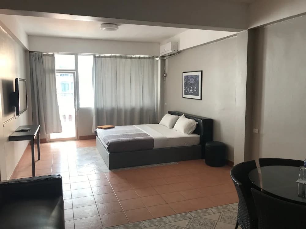Standard Double Family room with partial sea view full double bed