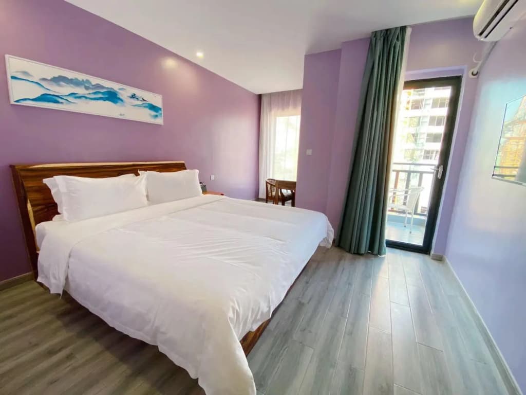 Deluxe Double room with city view full double bed