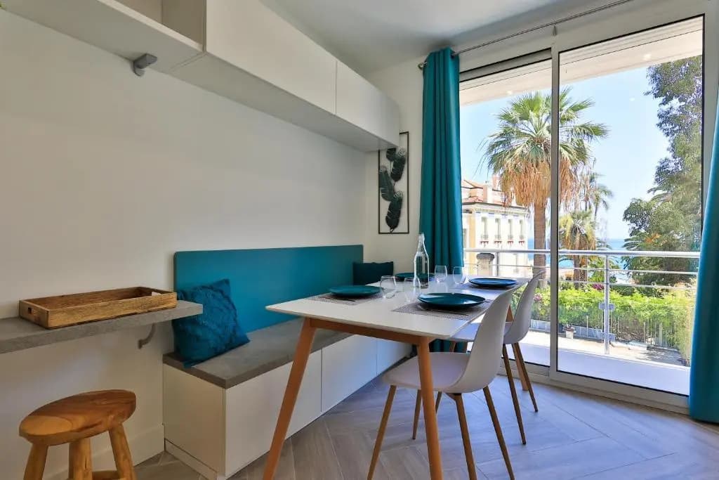 Apartment with sea view