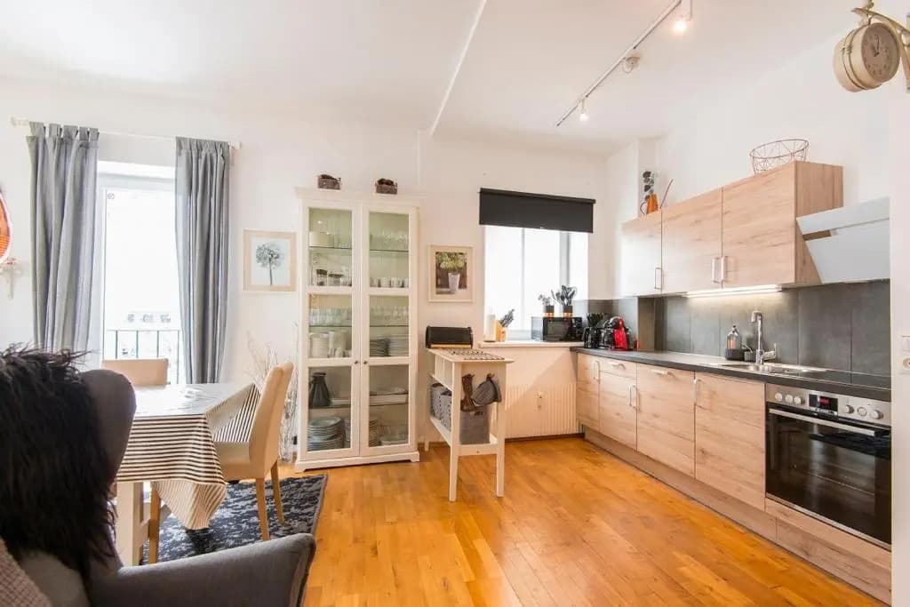 4 Bedrooms Apartment