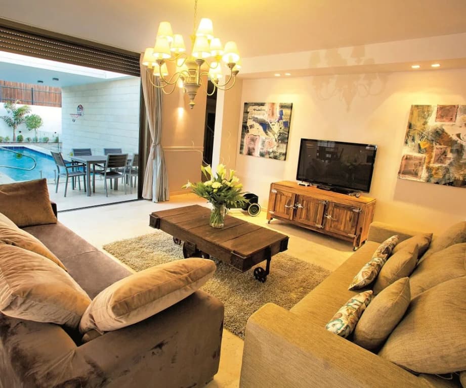 5 Bedrooms Luxury Villa with view