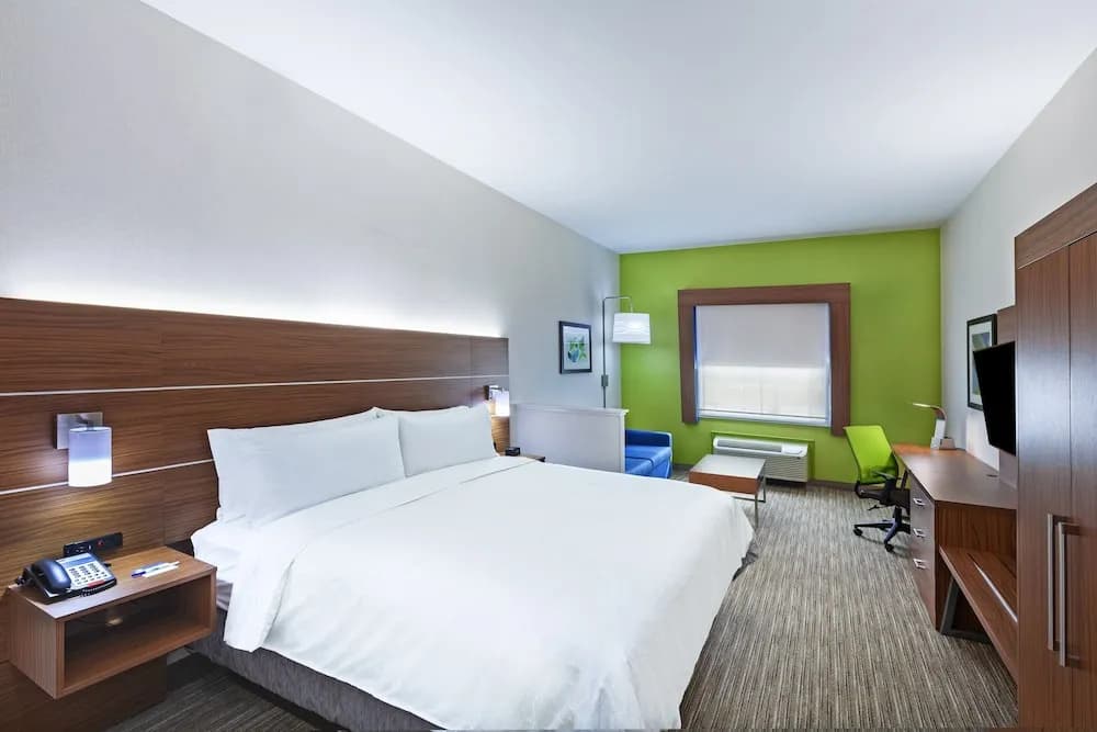 Double Suite full double bed