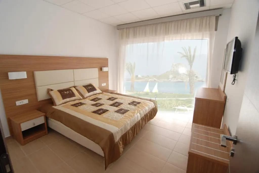 Standard Double room with partial sea view full double bed