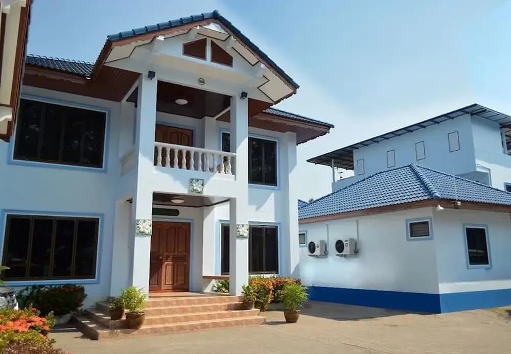 5 Bedrooms Cottage with balcony