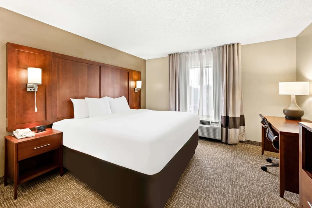Double Suite full double bed