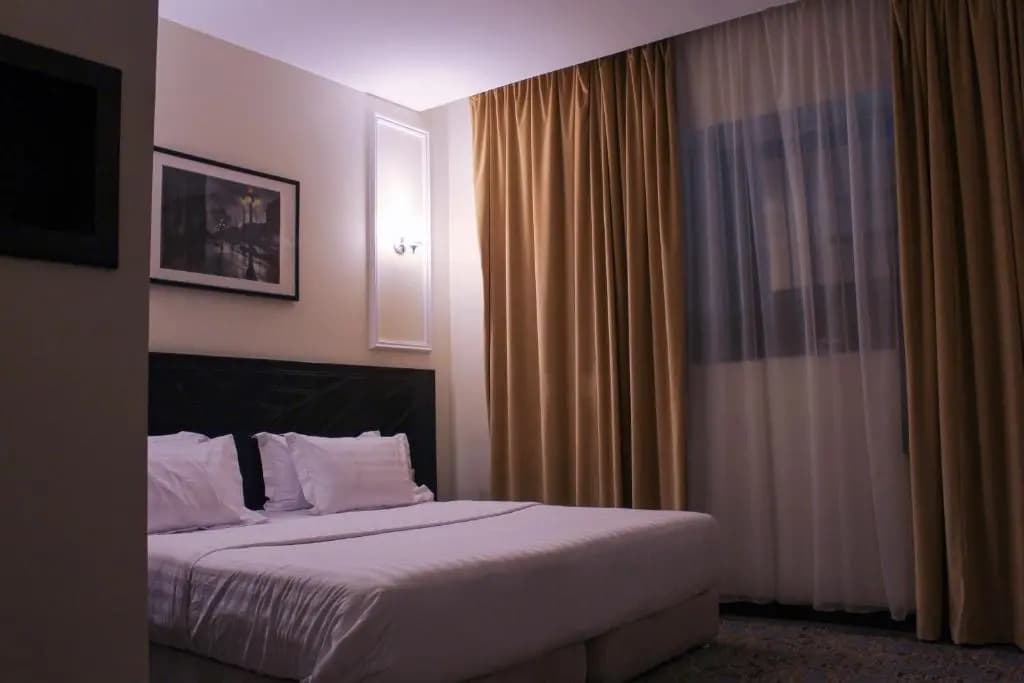 1 Bedroom Double Suite full double bed