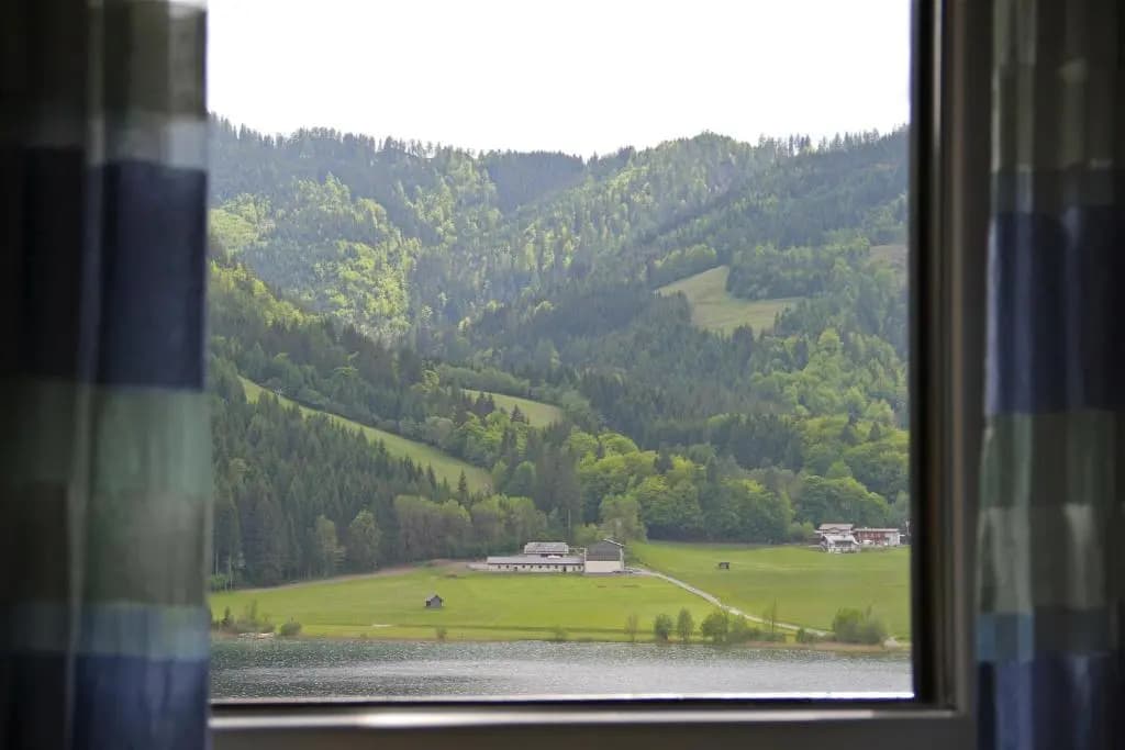 Apartment with lake view