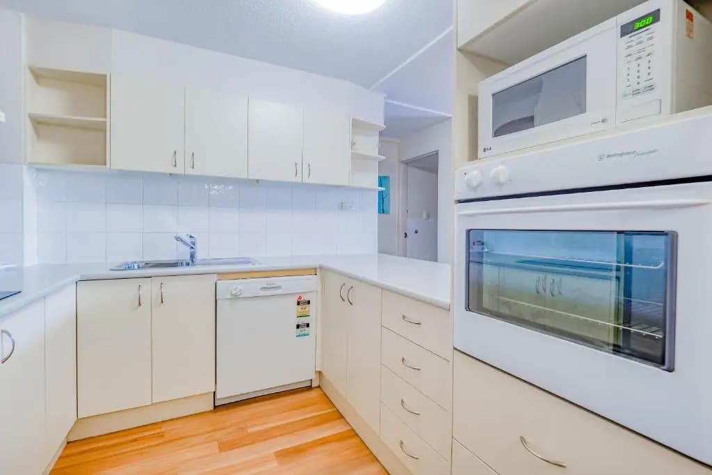 2 Bedrooms Apartment with garden view