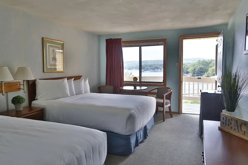 Standard Double room with lake view full double bed