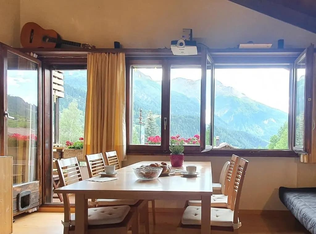 Apartment with mountain view