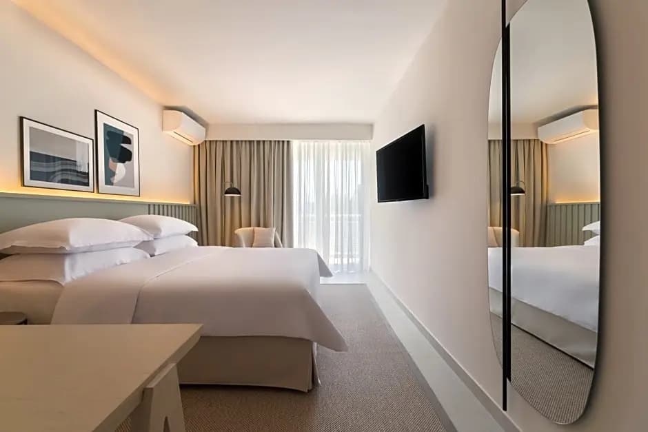 Standard Double room with balcony full double bed