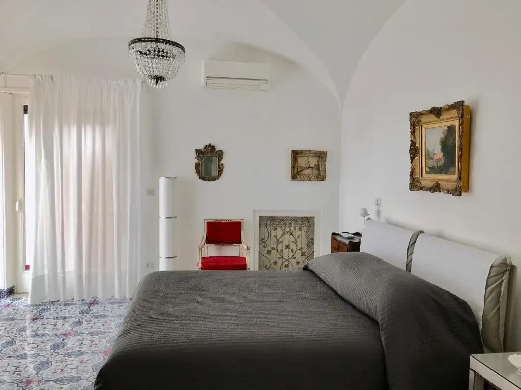 Suite with balcony and seafront