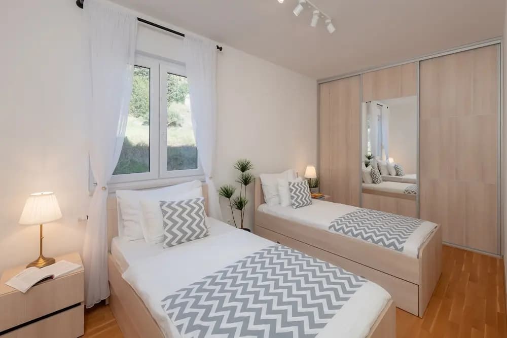 2 Bedrooms Apartment with sea view