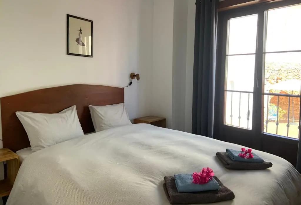 Standard Double room with pool view full double bed