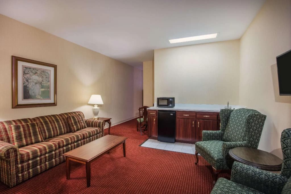 1 Bedroom Double Suite full double bed