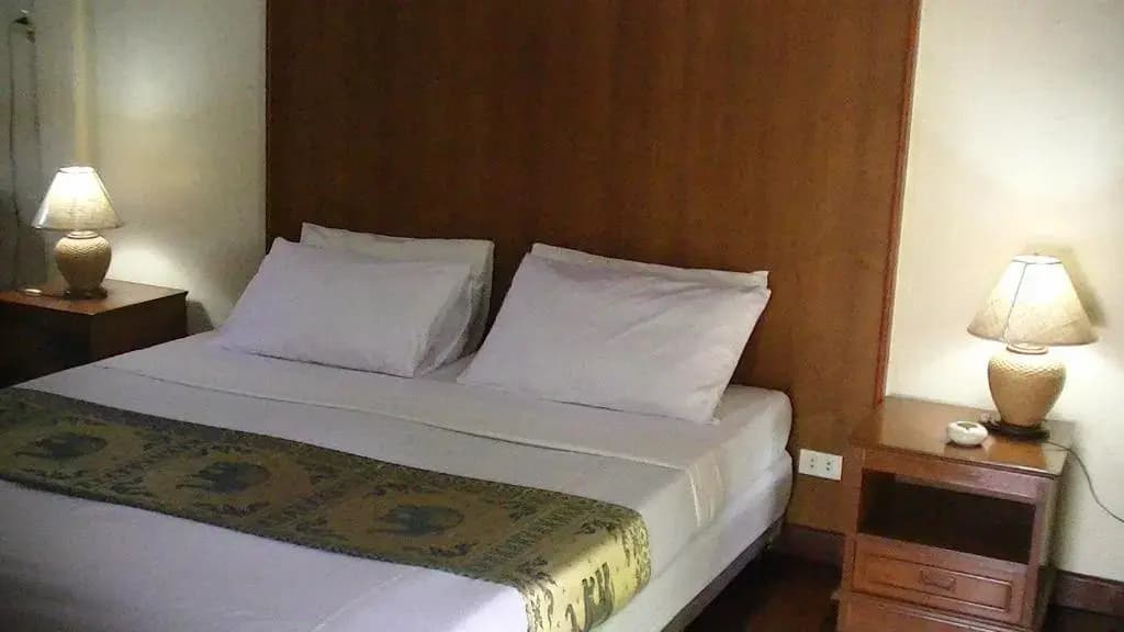 Deluxe Double room with garden view full double bed